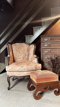 Load image into Gallery viewer, Vintage Carved Oak Chest