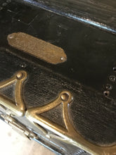Load image into Gallery viewer, Taylor's of Chicago Trunk