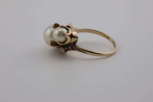Load image into Gallery viewer, 10Kt Multi-Pearl Antique Ring
