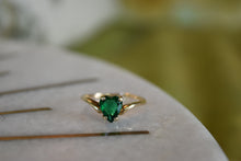 Load image into Gallery viewer, 10k Green Heart Estate Ring
