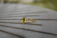 Load image into Gallery viewer, 10Kt Peridot Estate Ring
