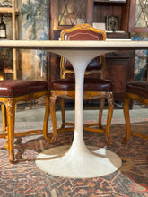 Load image into Gallery viewer, Midcentury Saarinen Tulip Table
