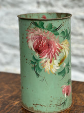 Load image into Gallery viewer, Vinage Handpainted Tole Bin
