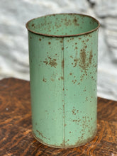 Load image into Gallery viewer, Vinage Handpainted Tole Bin
