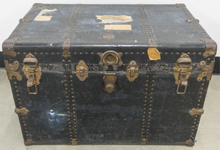 Load image into Gallery viewer, Wellen E. Son Globetrotter Trunk

