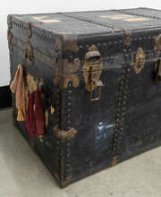 Load image into Gallery viewer, Wellen E. Son Globetrotter Trunk
