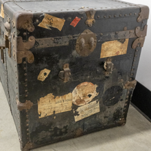 Load image into Gallery viewer, Wellen E. Son Globetrotter Trunk
