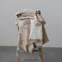 Load image into Gallery viewer, Tufted Sherpa Throw w/ Fringe
