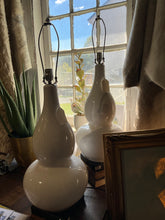 Load image into Gallery viewer, Groovy White Lamp
