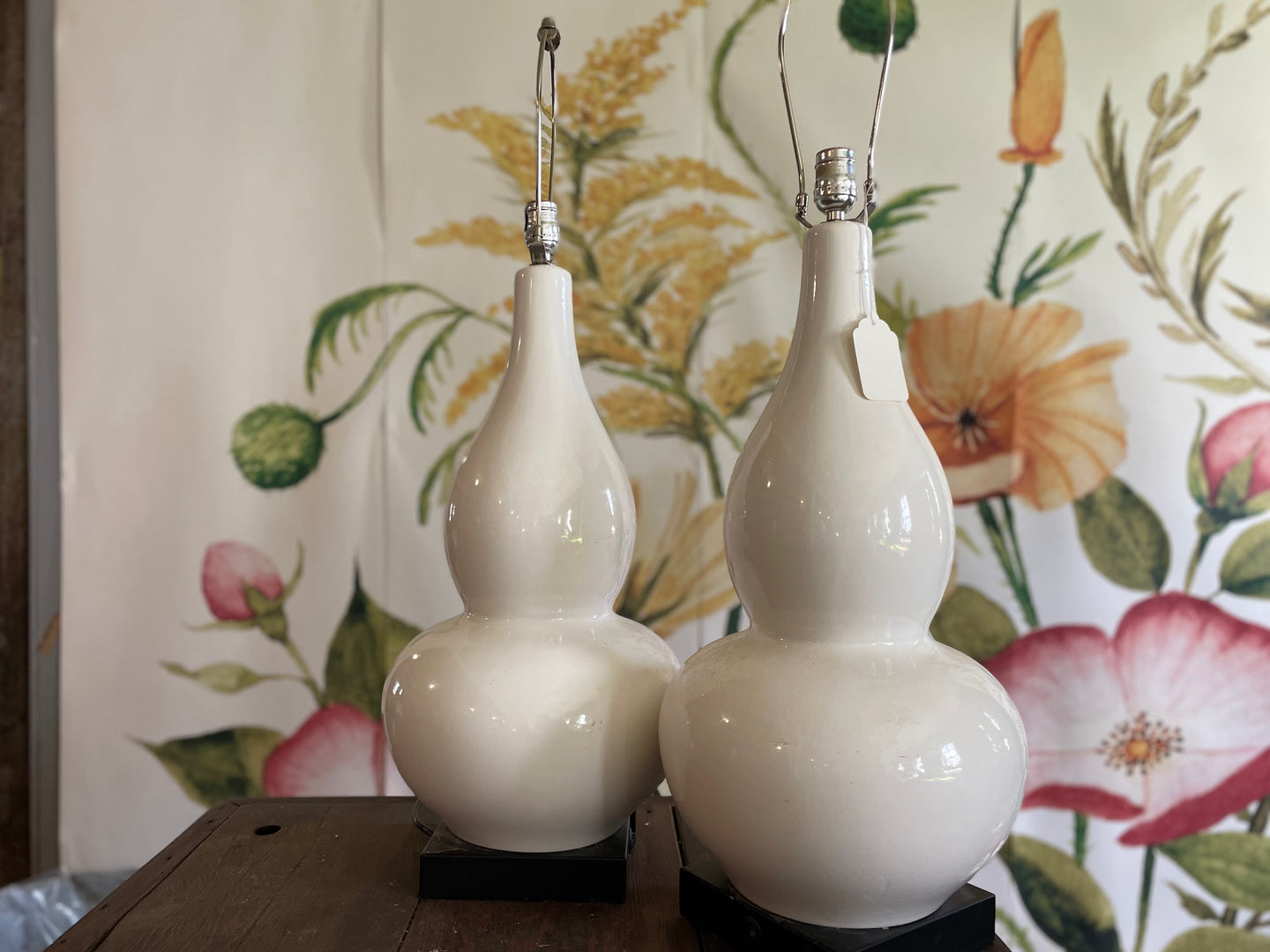 Groovy White Lamp