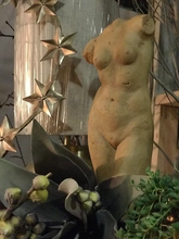 Load image into Gallery viewer, Venus de Milo Stand
